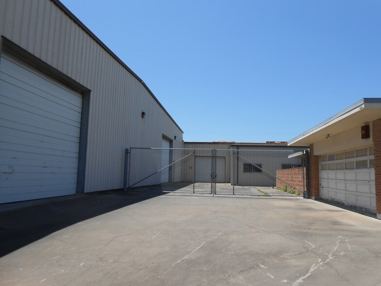 More Photos Of 301 W 44th St, Corpus Christi Manufacturing For Sale
