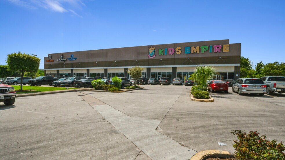 More Photos Of 10404 Gulf Fwy, Houston Storefront For Lease