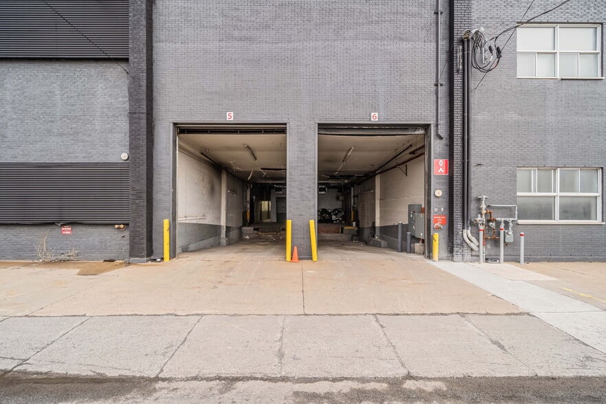 More Photos Of 9755-9775 Rue Meilleur, Montréal Distribution For Lease