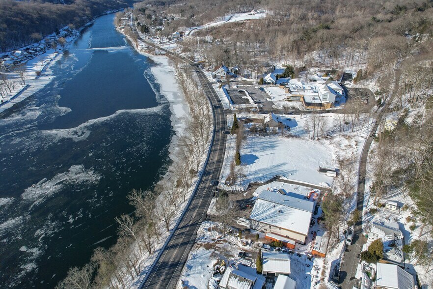 More Photos Of 292 Roosevelt Dr, Seymour Garden Center For Lease