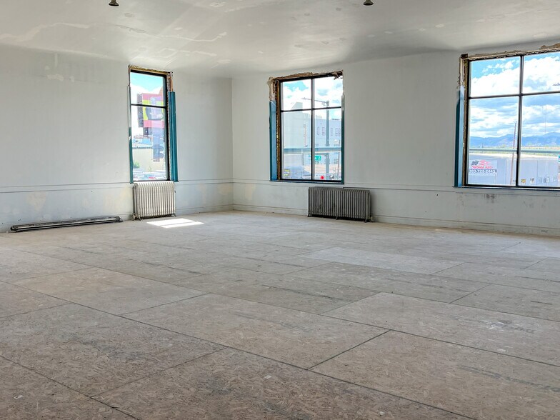 More Photos Of 15 E Iowa Ave, Denver Storefront For Lease