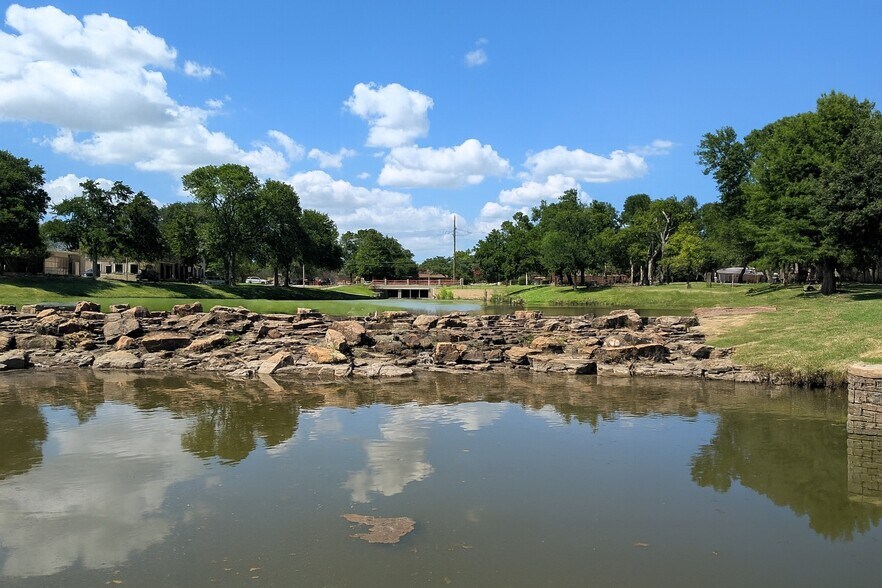 More Photos Of 208 S Cottonwood Dr, Richardson Medical For Lease