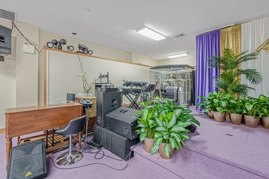 More Photos Of 5102 Avenue D, Brooklyn Religious Facility For Sale