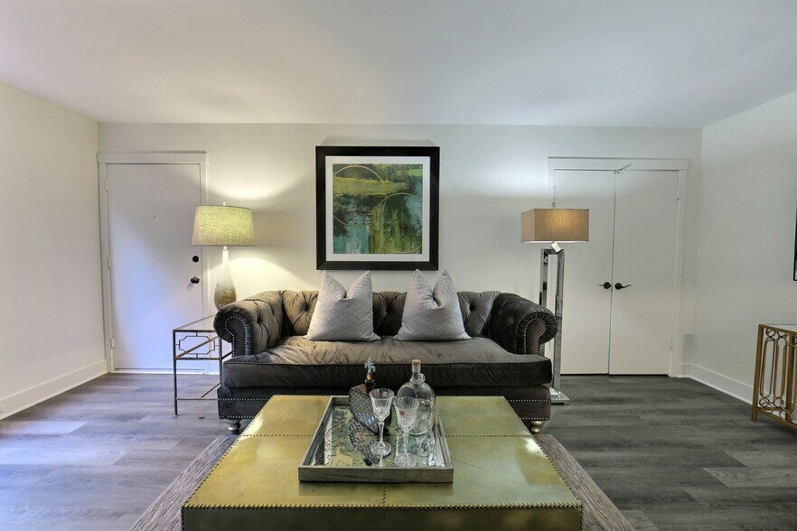 More Photos Of 534 Broadway St, Venice Apartments For Sale