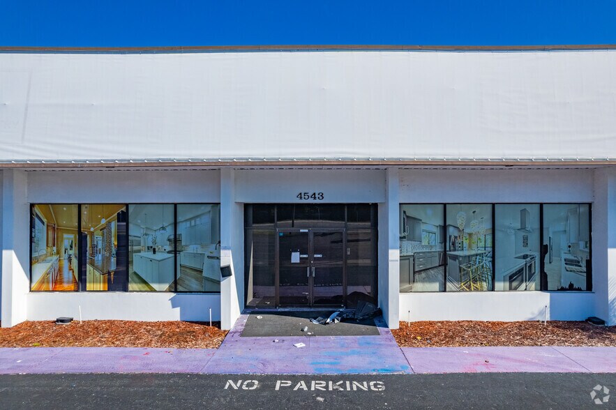 More Photos Of 4543 W Hillsborough Ave, Tampa Freestanding For Lease