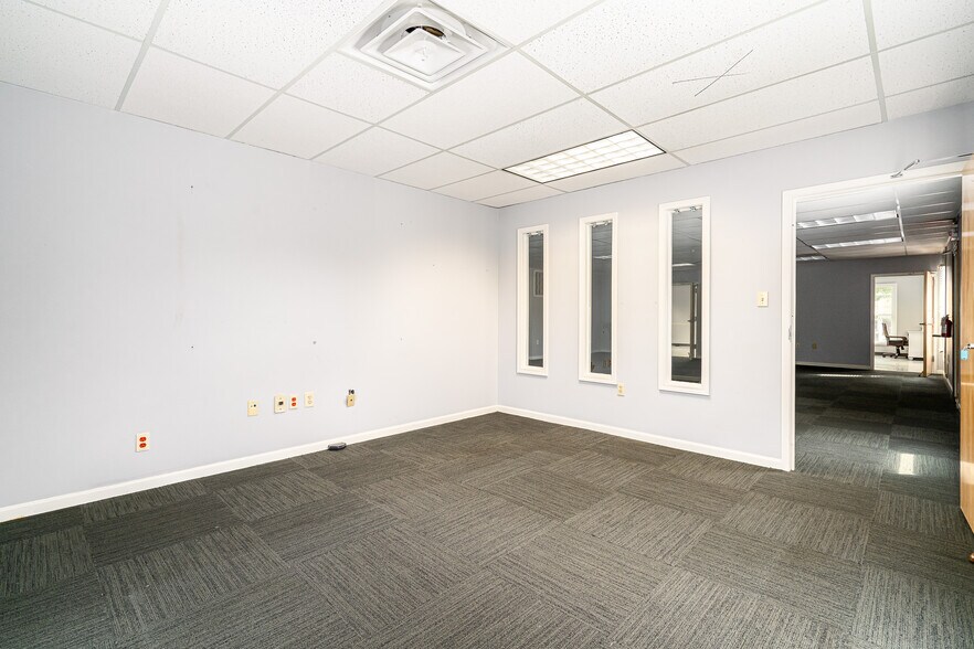 More Photos Of 617 Mulberry St, Elizabethtown Office For Sale