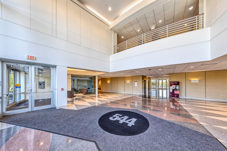 More Photos Of 544 Lakeview Pkwy, Vernon Hills Office For Lease