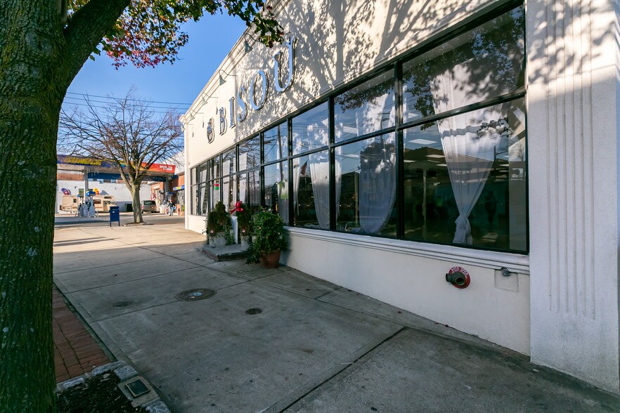 More Photos Of 132 N Wellwood Ave, Lindenhurst Storefront Retail Office For Sale