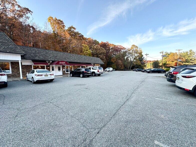 More Photos Of 136-154 Rifle Camp Rd, Woodland Park General Retail For Sale
