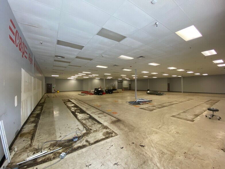 More Photos Of 1201 Park St, Hartford Freestanding For Lease