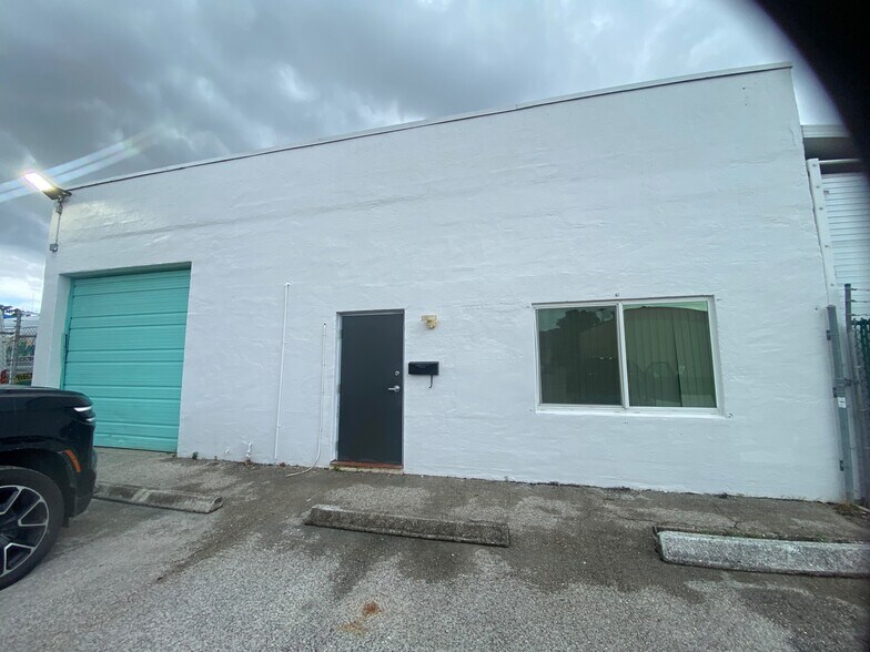 More Photos Of 340 SW 21st Ter, Fort Lauderdale Warehouse For Lease
