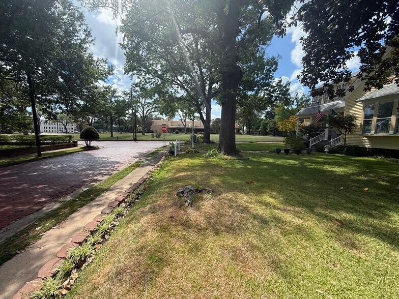 More Photos Of 611 W Woldert St, Tyler Hospitality For Sale