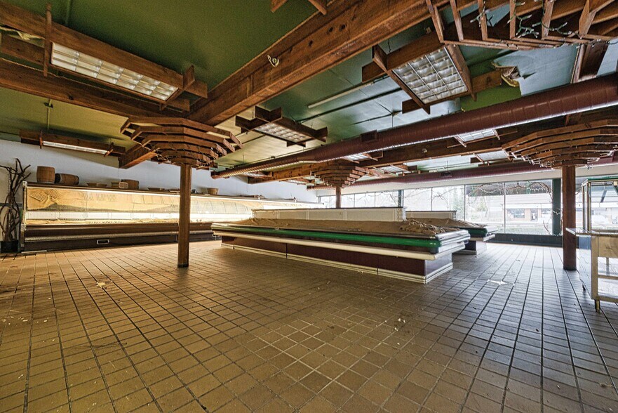 More Photos Of 80 E Main St, Huntington General Retail For Sale