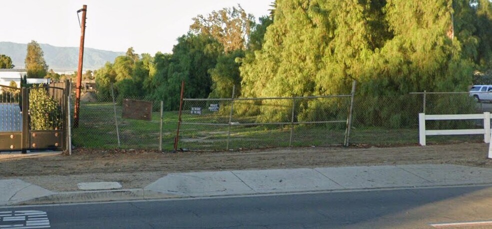 More Photos Of 623 6th St, Norco Land For Lease