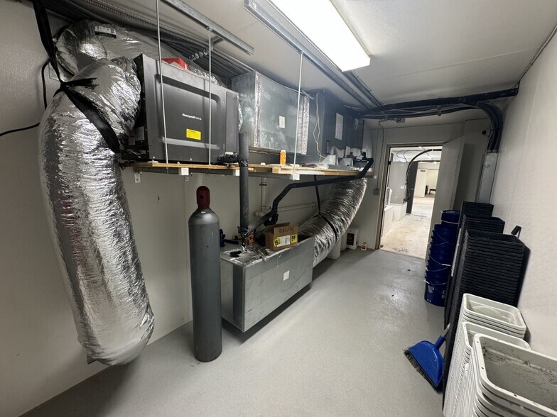 More Photos Of 2215 King Arthur Blvd, Baton Rouge Industrial For Sale