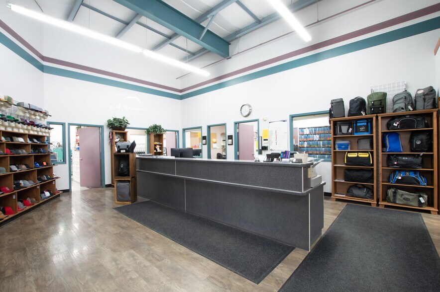 More Photos Of 4602 50 St, Stettler Light Manufacturing For Sale