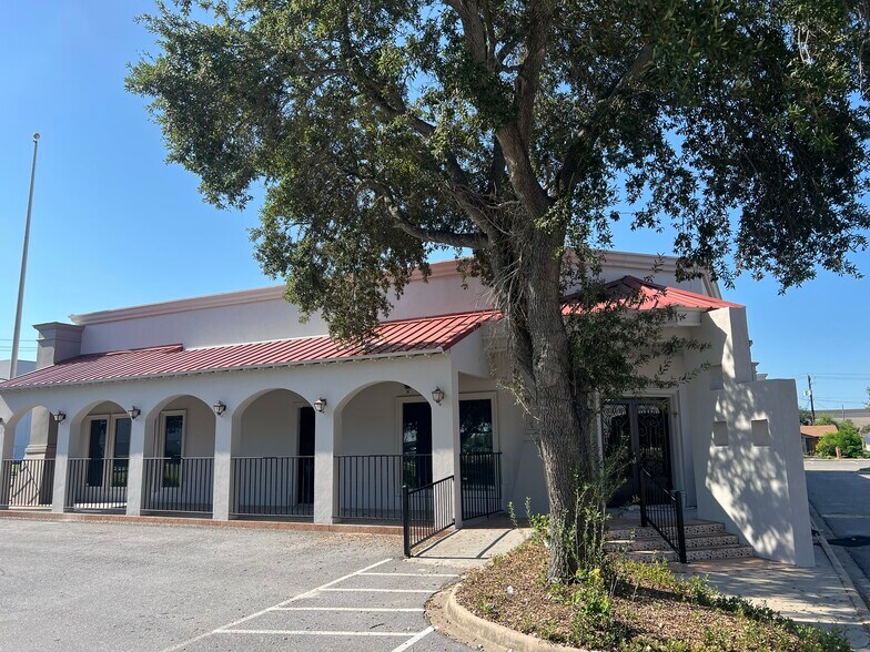 More Photos Of MP-1 1800 S Main St, Mc Allen Restaurant For Lease