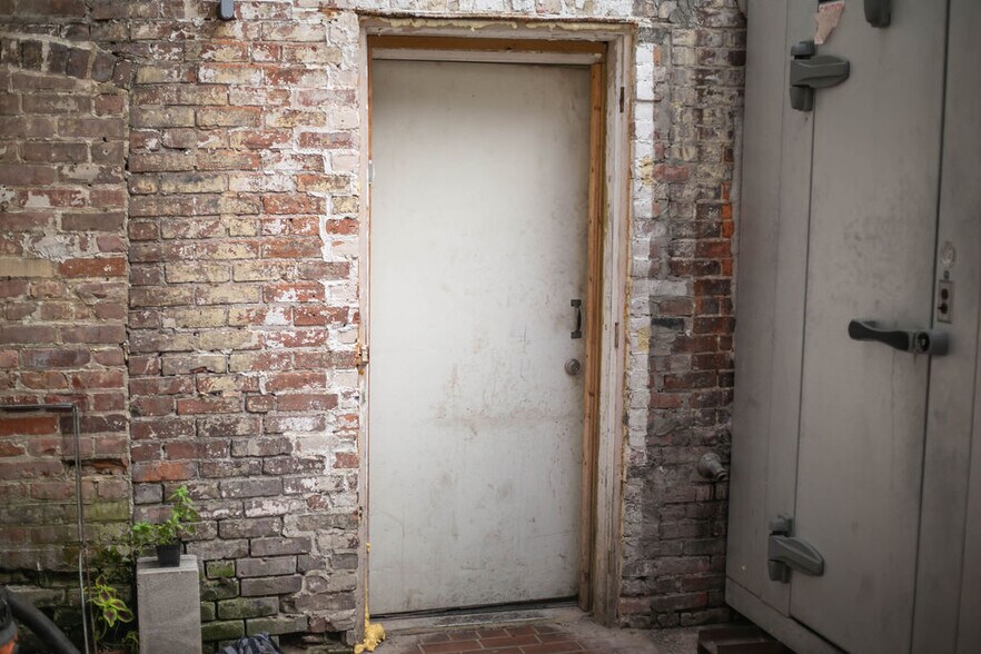 More Photos Of 537 Main St, Buffalo Storefront Retail Residential For Sale
