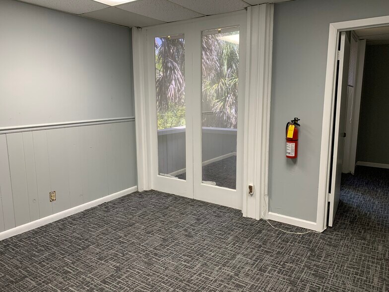 More Photos Of 4121-4141 NW 5th St, Plantation Medical For Sale