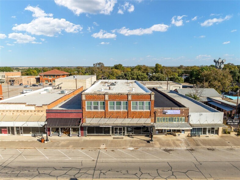 More Photos Of 207 E Elm St, Hillsboro Storefront Retail Residential For Sale