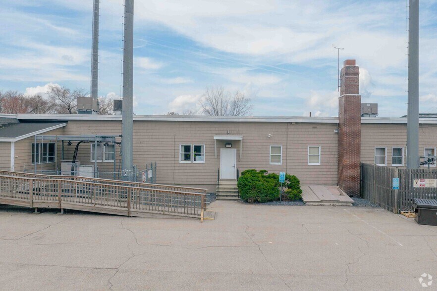 More Photos Of 25 Brigham St, Westborough Distribution For Lease