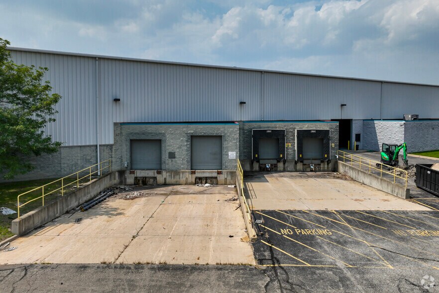More Photos Of 1294 Beach Ct, Saline Warehouse For Lease