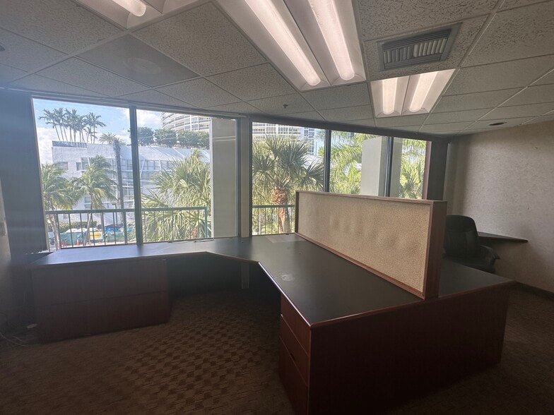 More Photos Of 300 Alton Rd, Miami Beach Office For Lease