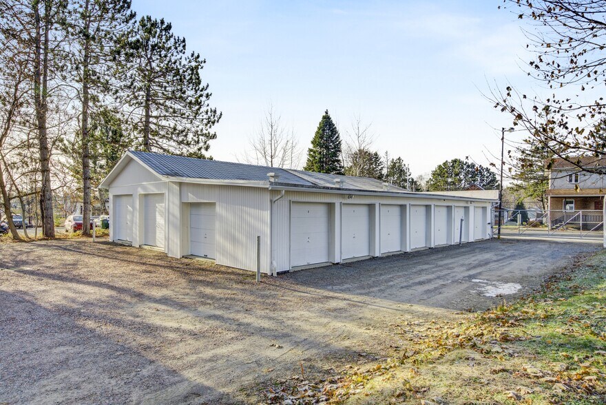 More Photos Of 1550-1560 Rue Michelin, Laval Self Storage For Sale