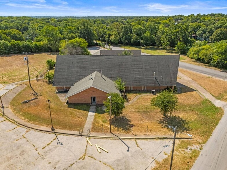 More Photos Of 825 W Pentagon Pky, Dallas Religious Facility For Sale