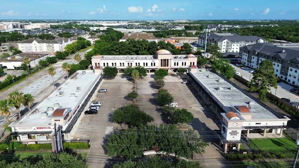 More Photos Of 10019 Main St, Houston Office For Lease