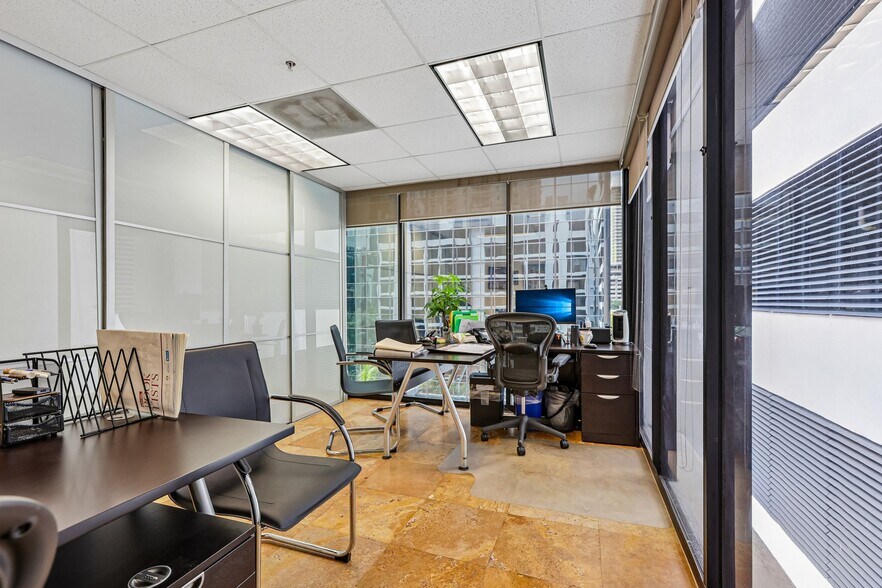 More Photos Of 1110 Brickell Ave, Miami Office For Sale