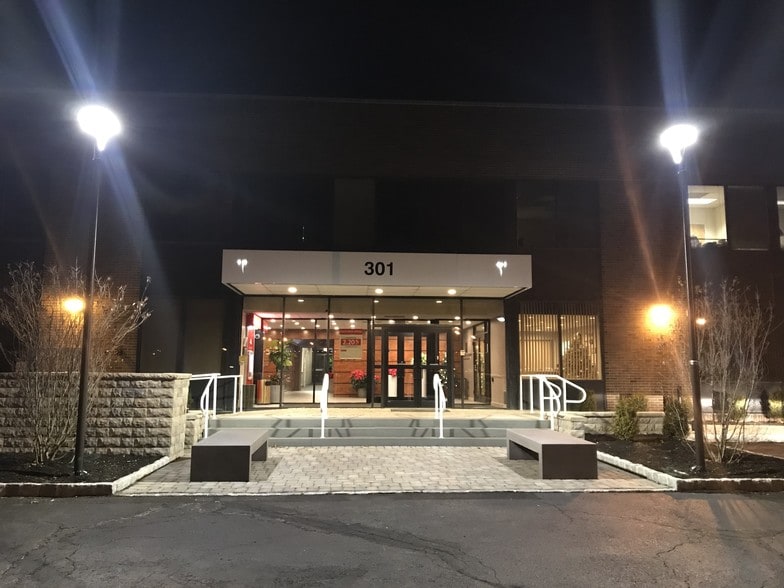 Primary Photo Of 301 S Livingston Ave, Livingston Office For Lease