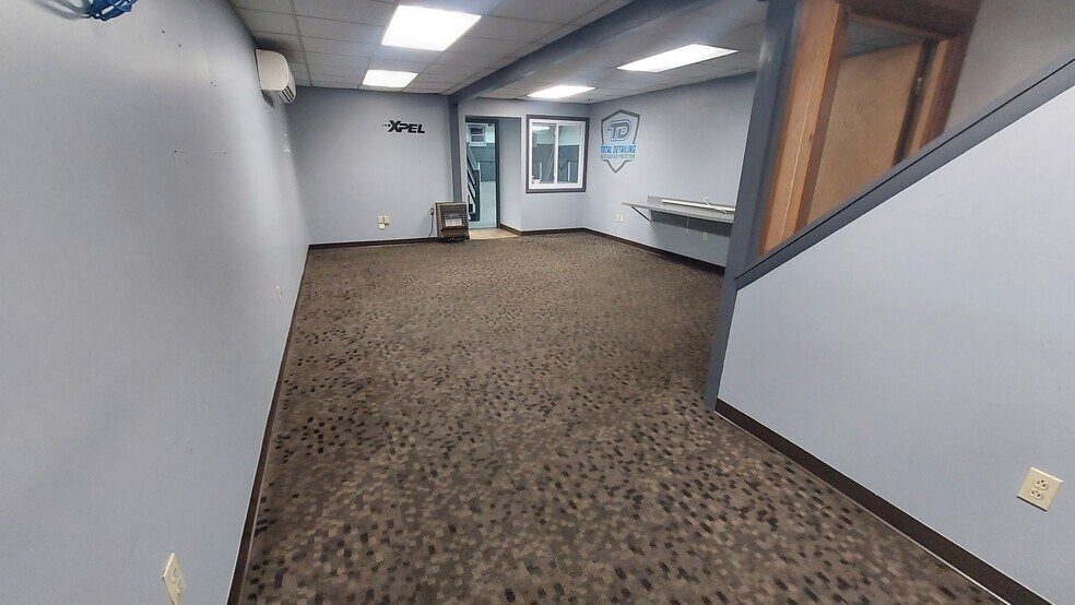 More Photos Of 581 W High St, Pottstown Service For Lease