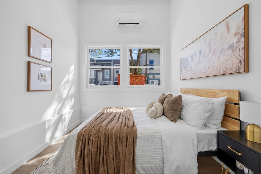 More Photos Of 2730 23rd St, San Francisco Showroom For Sale