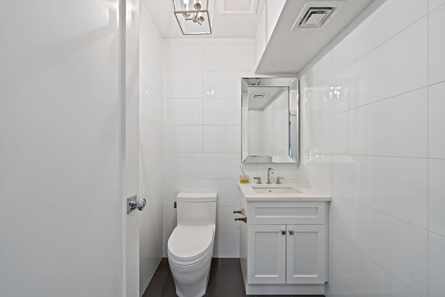 More Photos Of 88 Windsor Ave, Mineola Warehouse For Sale