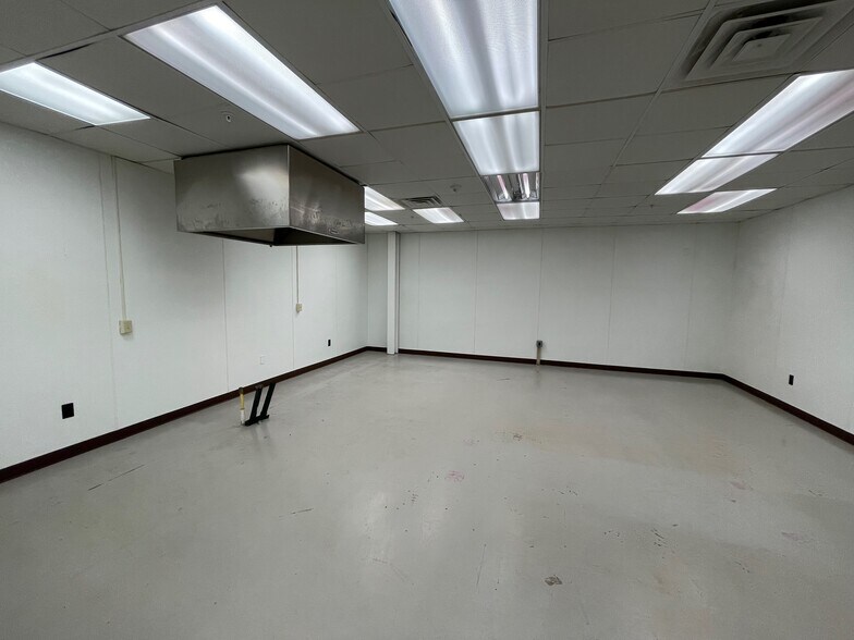 More Photos Of 711 Davis St, Scranton Warehouse For Lease