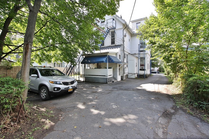 More Photos Of 58 Saint James St, Kingston Apartments For Sale
