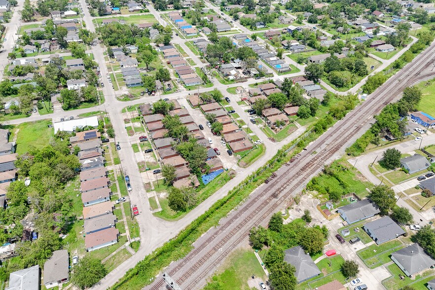 More Photos Of 2101 Hutton St, Houston Apartments For Sale