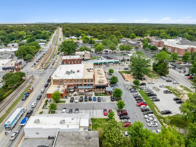 More Photos Of 128 Curtis St, Simpsonville Storefront Retail Office For Lease