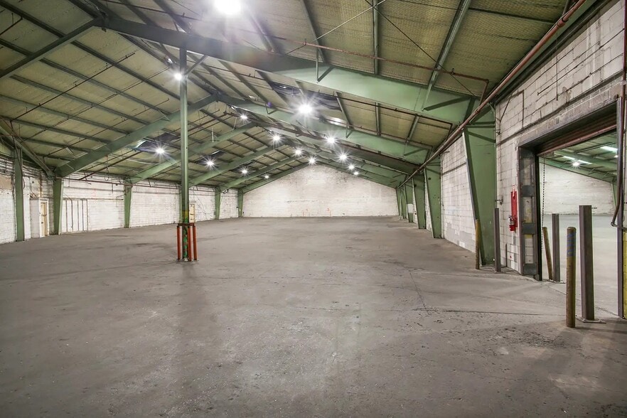 More Photos Of 2123 Tchoupitoulas St, New Orleans Warehouse For Sale