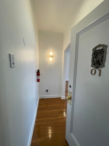 More Photos Of 418-420 N Larchmont Blvd, Los Angeles Office For Lease