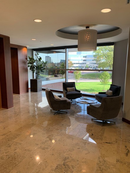 More Photos Of 6075 Poplar Ave, Memphis Coworking Space