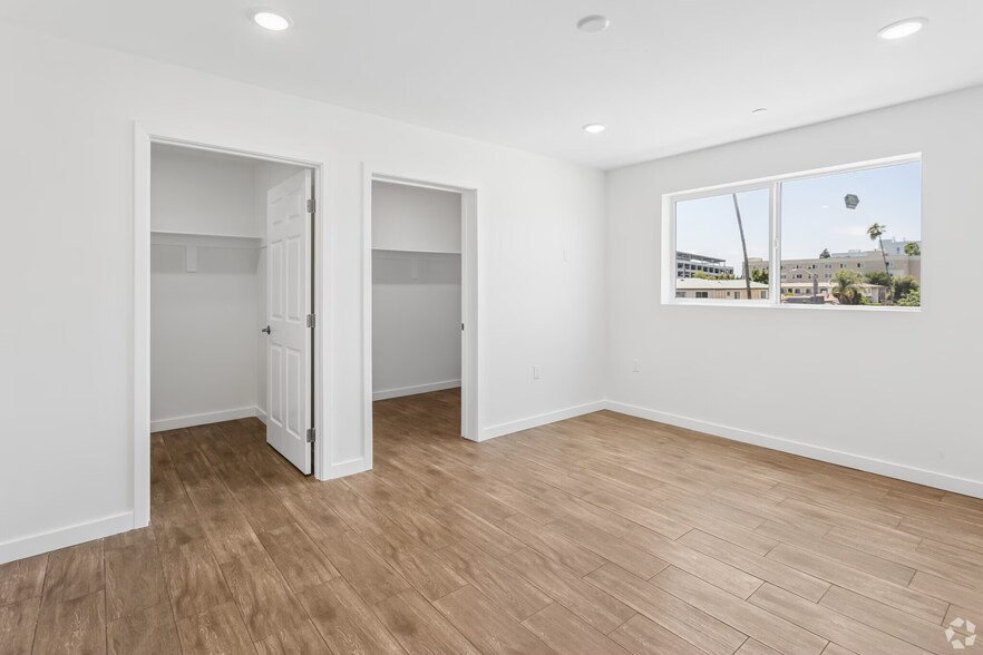 More Photos Of 833 W 84th St, Los Angeles Apartments For Sale