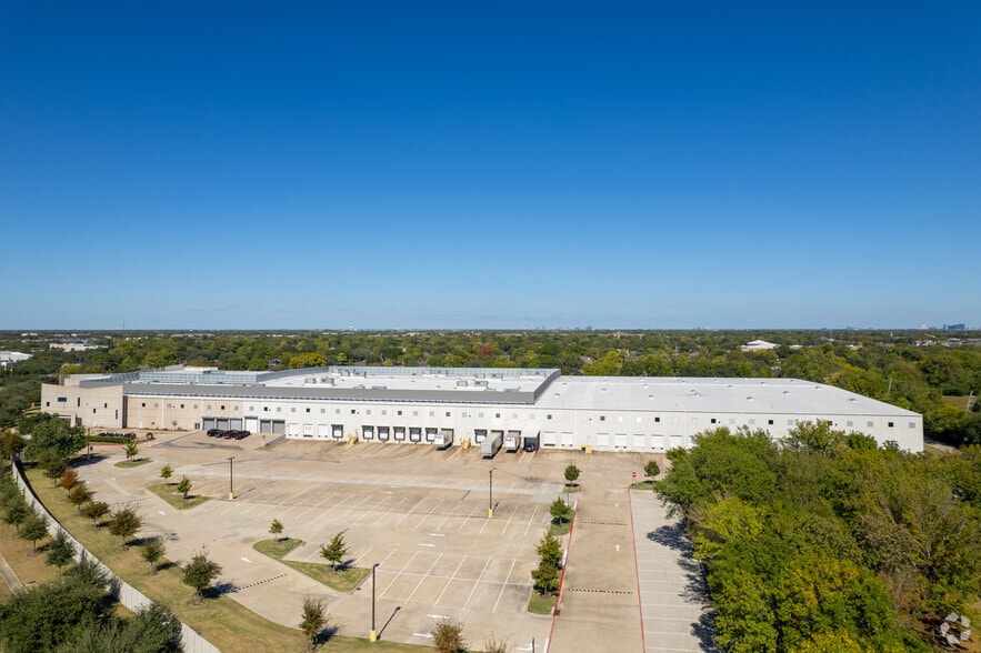 More Photos Of 12900 W Airport Blvd, Sugar Land Distribution For Lease