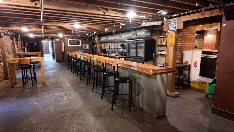 More Photos Of 101-123 Main St, Dubuque Storefront Retail Office For Lease