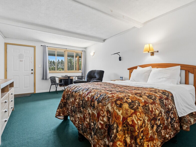 More Photos Of 16154 US 63 Hwy, Hayward Hotel For Sale