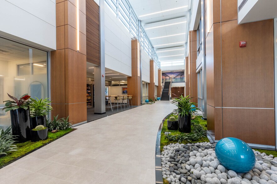 More Photos Of 1750 Forest Dr, Annapolis Medical For Lease