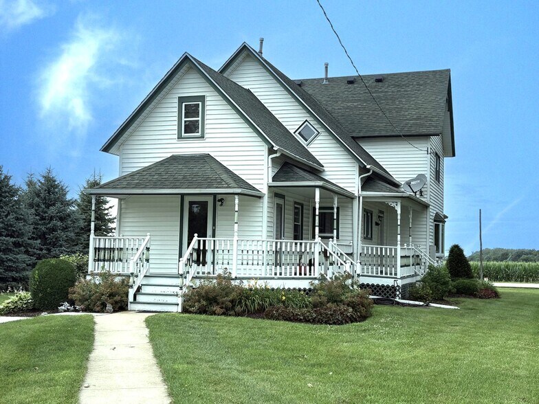 More Photos Of 12407 Main St, Huntley Loft Creative Space For Sale