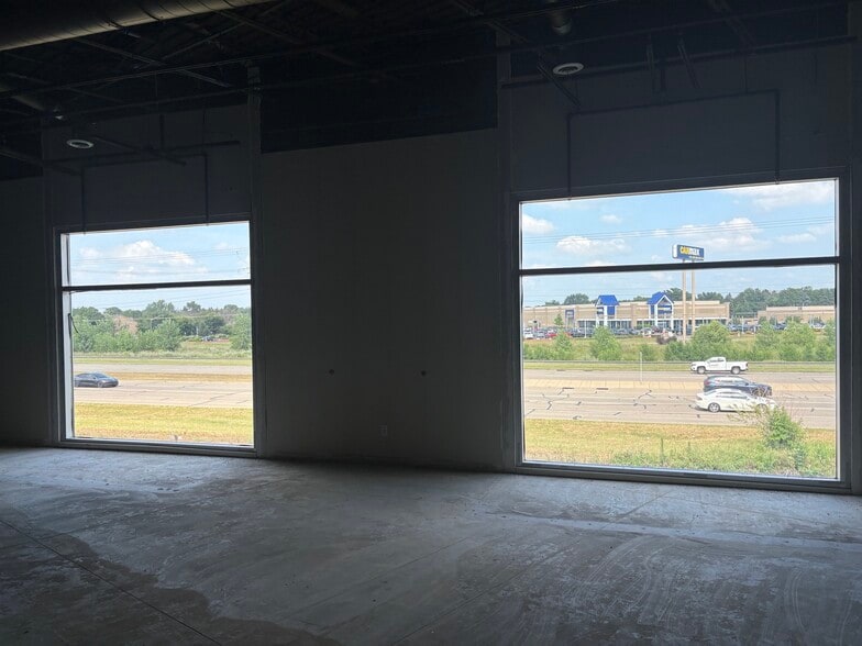 More Photos Of 6900 W Broadway Ave, Minneapolis Freestanding For Sale