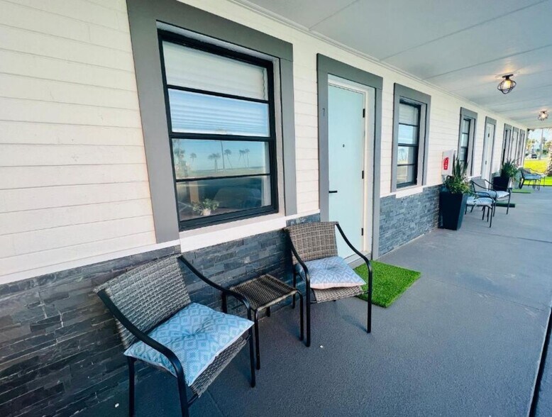 More Photos Of 1915 N Atlantic Ave, Daytona Beach Hotel For Sale